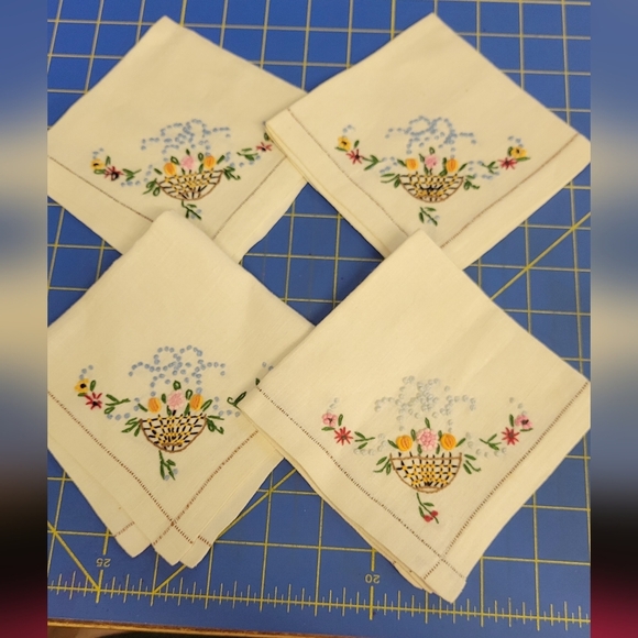 Felt's Fun Finds Other - Bundle of 4 Vintage Embroidered Floral Basket 10" Napkins
